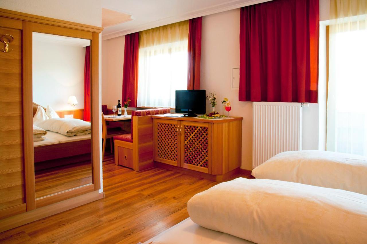 Hotel Tannenhof Brunico Room photo